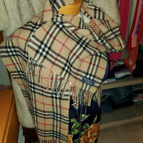 Burberry Scarf - Picture 9 of 10